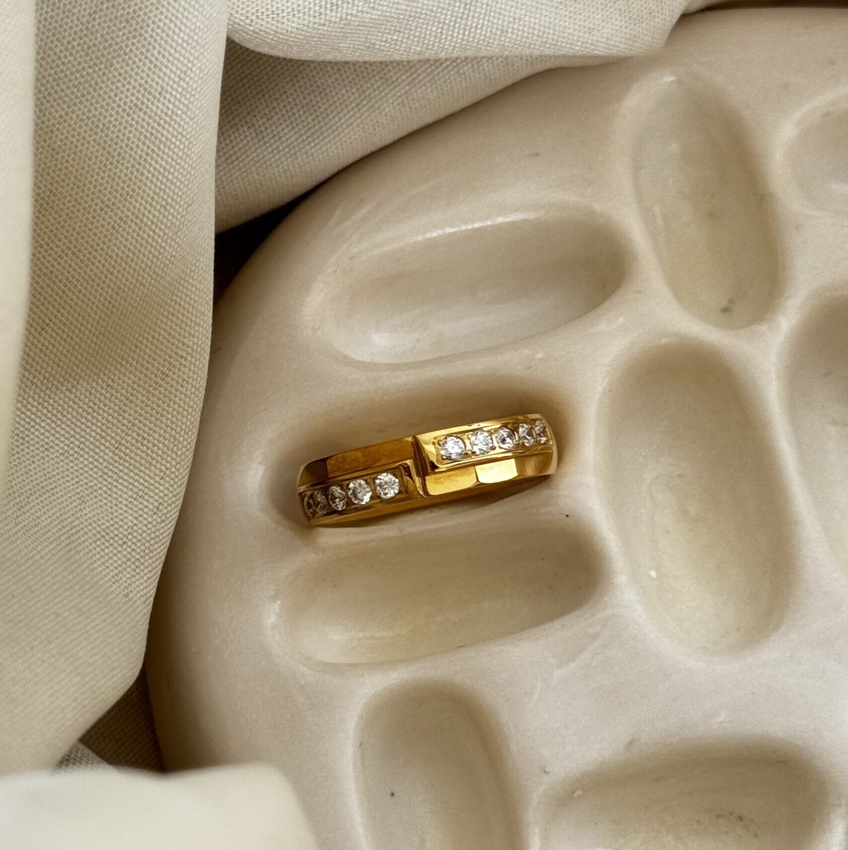 anti tarnish gold ring for women, waterproof ring for everyday wear, elegant anti tarnish ring, stylish gold ring for women, trendy anti tarnish jewellery ring, minimal gold ring for daily wear, lightweight anti tarnish ring, modern gold ring for women, adjustable anti tarnish ring, fashionable gold finger ring