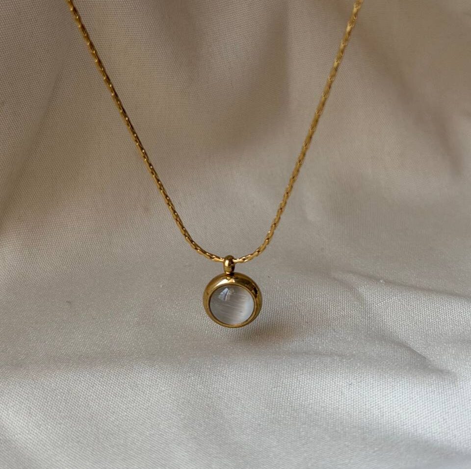 anti tarnish gold necklace for women, waterproof gold necklace for everyday wear, elegant anti tarnish necklace, stylish gold necklace for women, trendy anti tarnish jewellery necklace, minimal gold necklace for daily wear, lightweight anti tarnish necklace, modern gold necklace jewellery for women